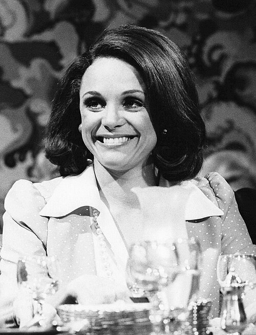 Valerie Harper, 1974