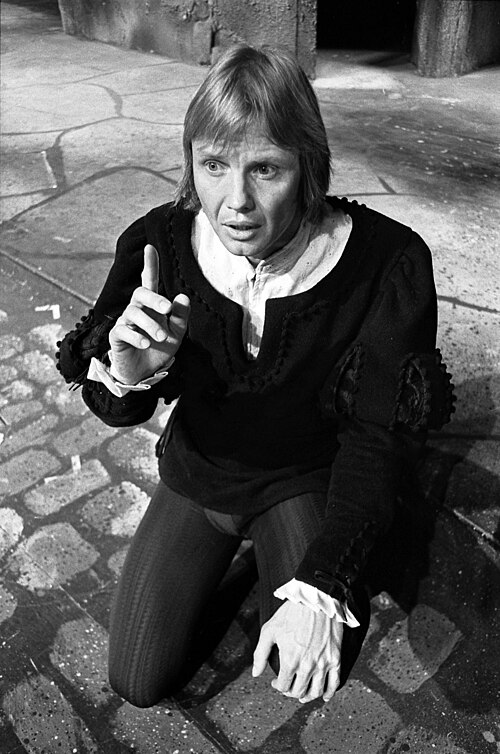 Jon Voight, 1976