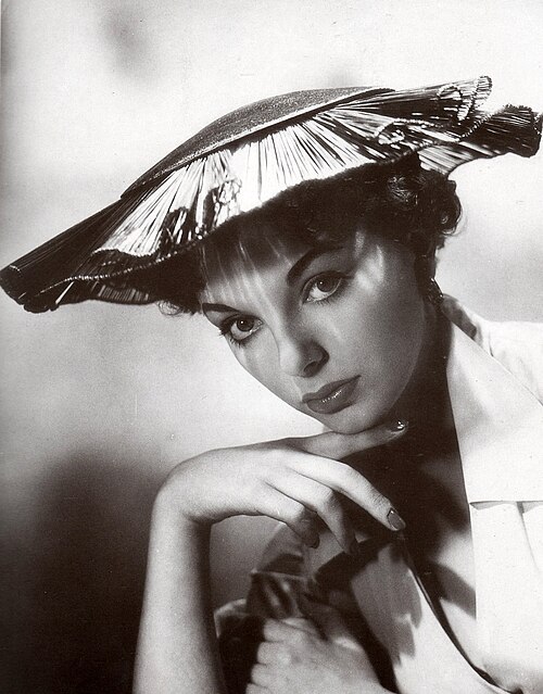 Joan Collins, 1952