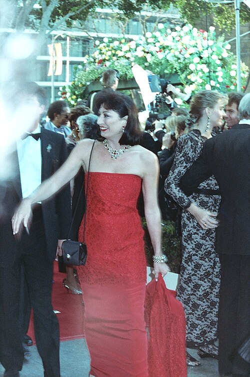 Anjelica Huston, 1990