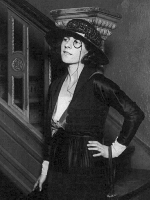 Ruth Gordon, 1919