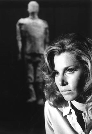 Stefanie Powers, 1971