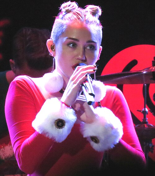 Miley Cyrus, 2013