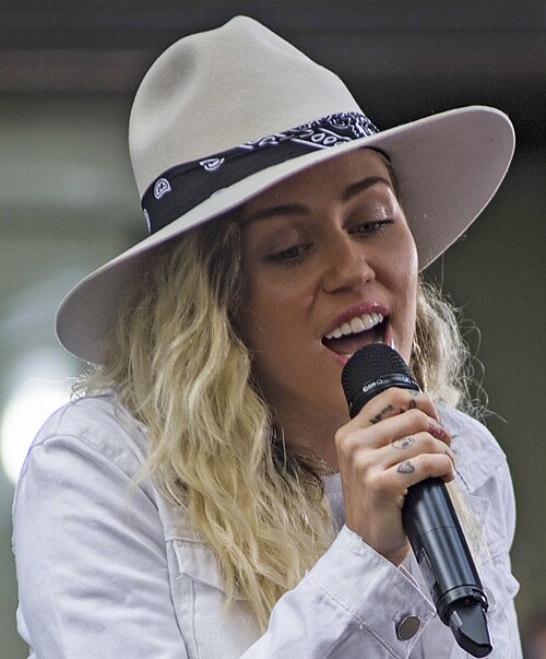 Miley Cyrus, 2017