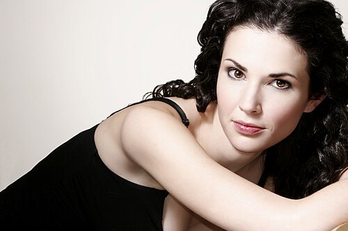 Zdjęcie: Laura Mennell