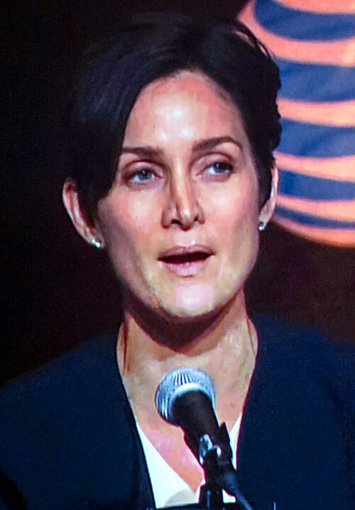 Carrie-Anne Moss, 2015