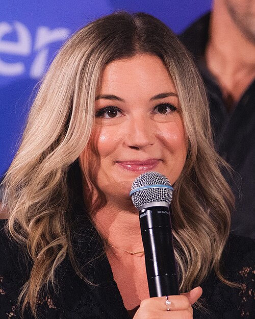 Zdjęcie: Emily VanCamp