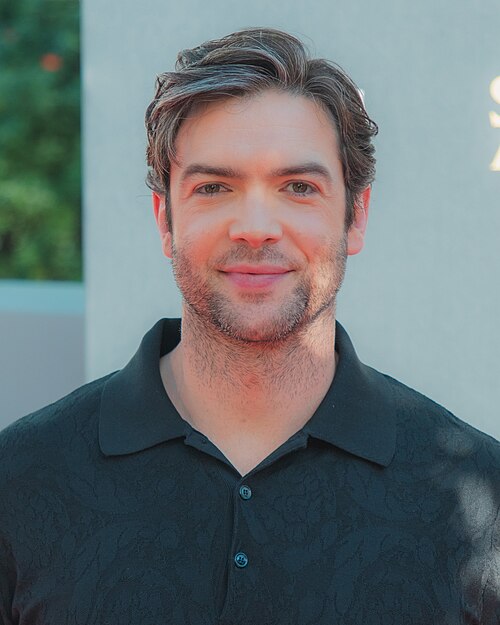 Zdjęcie: Ethan Peck
