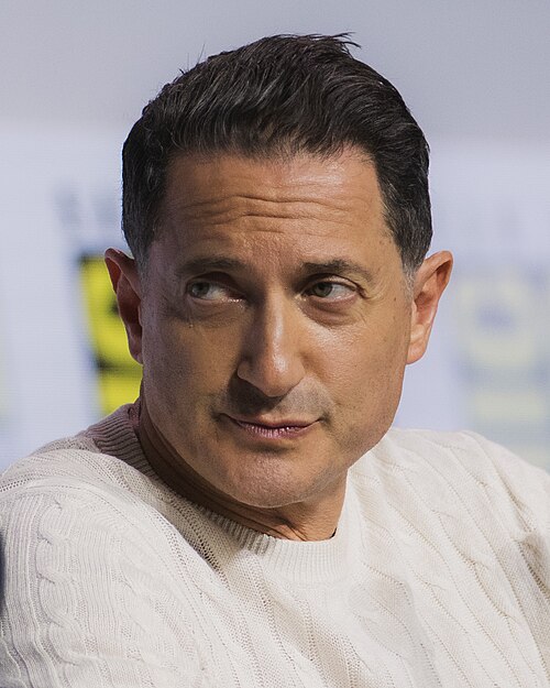 Zdjęcie: Sasha Roiz