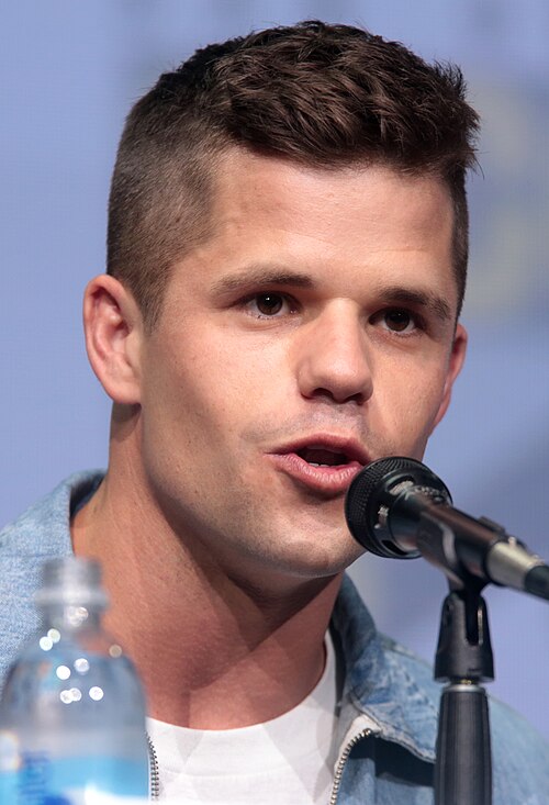Zdjęcie: Charlie Carver